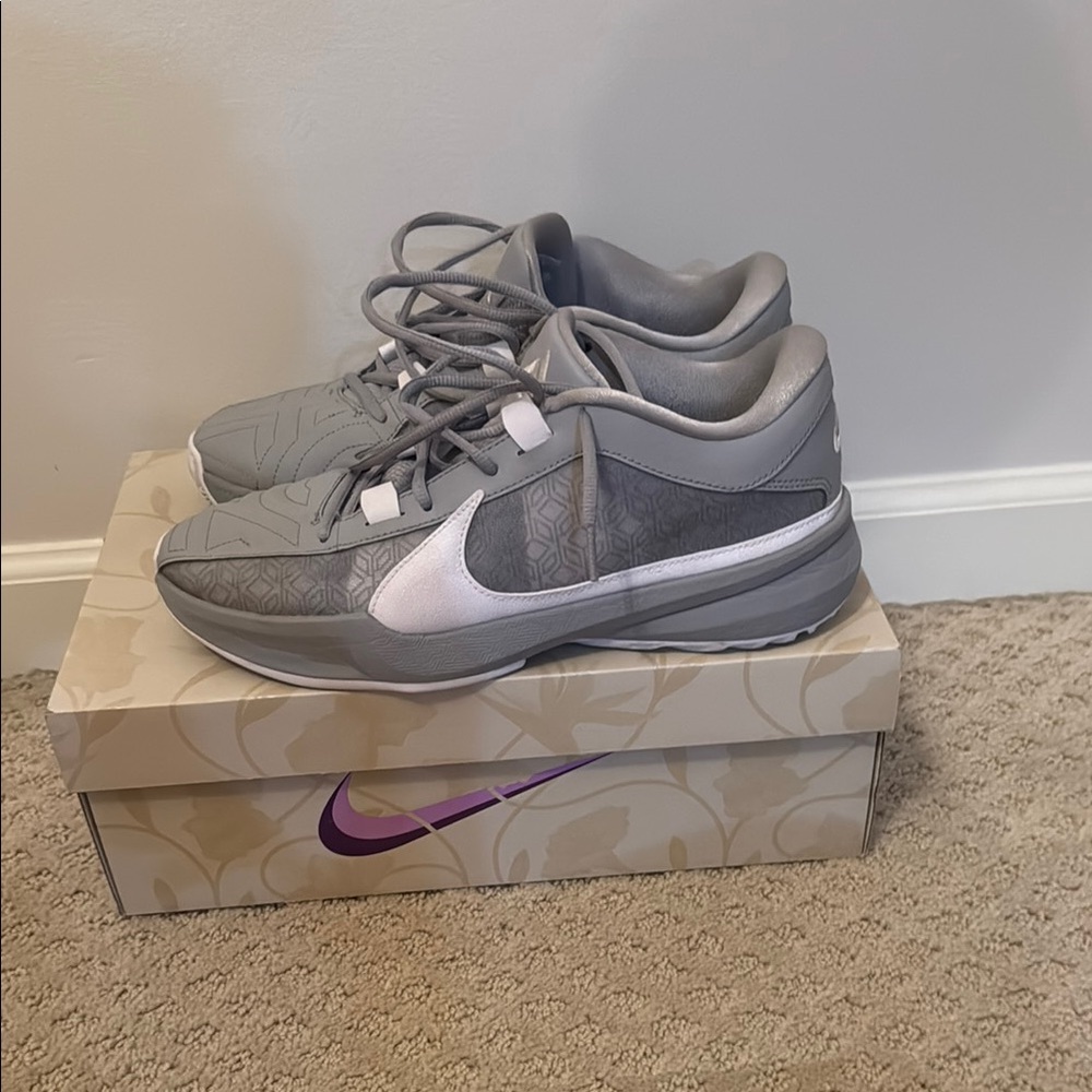 Nike Giannis Freak 5